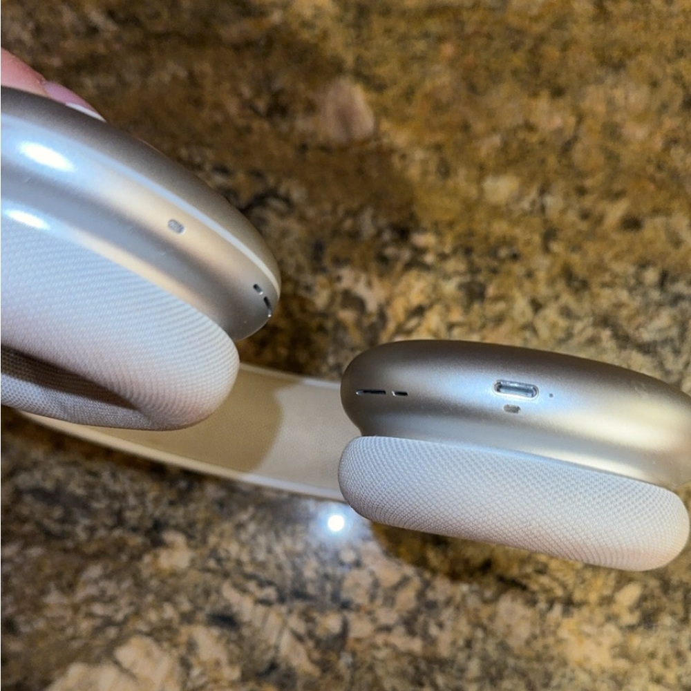 AirPod max - gently used - Picture 5 of 5
